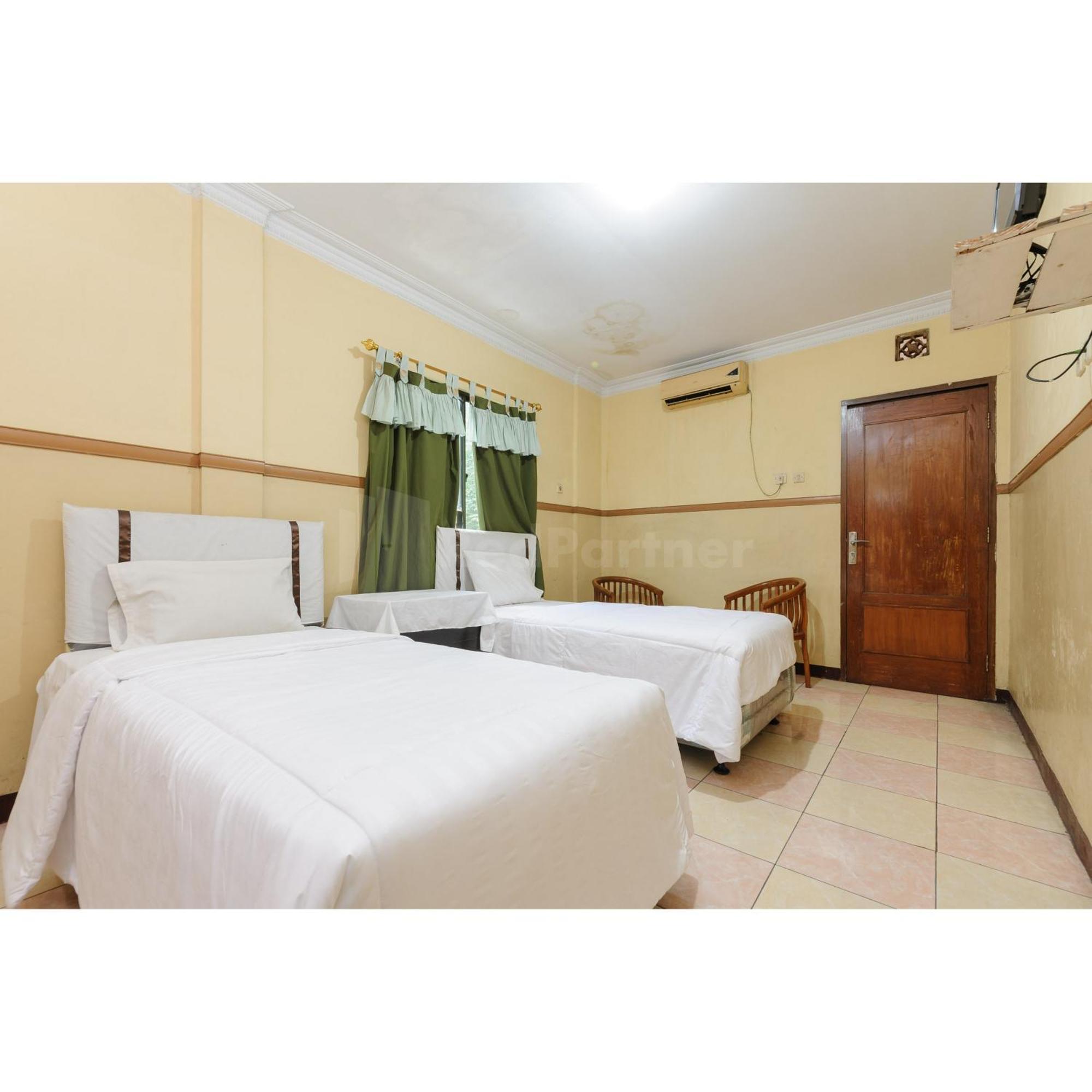 Hotel Al Hakim Syariah Redpartner Bekasi Luaran gambar