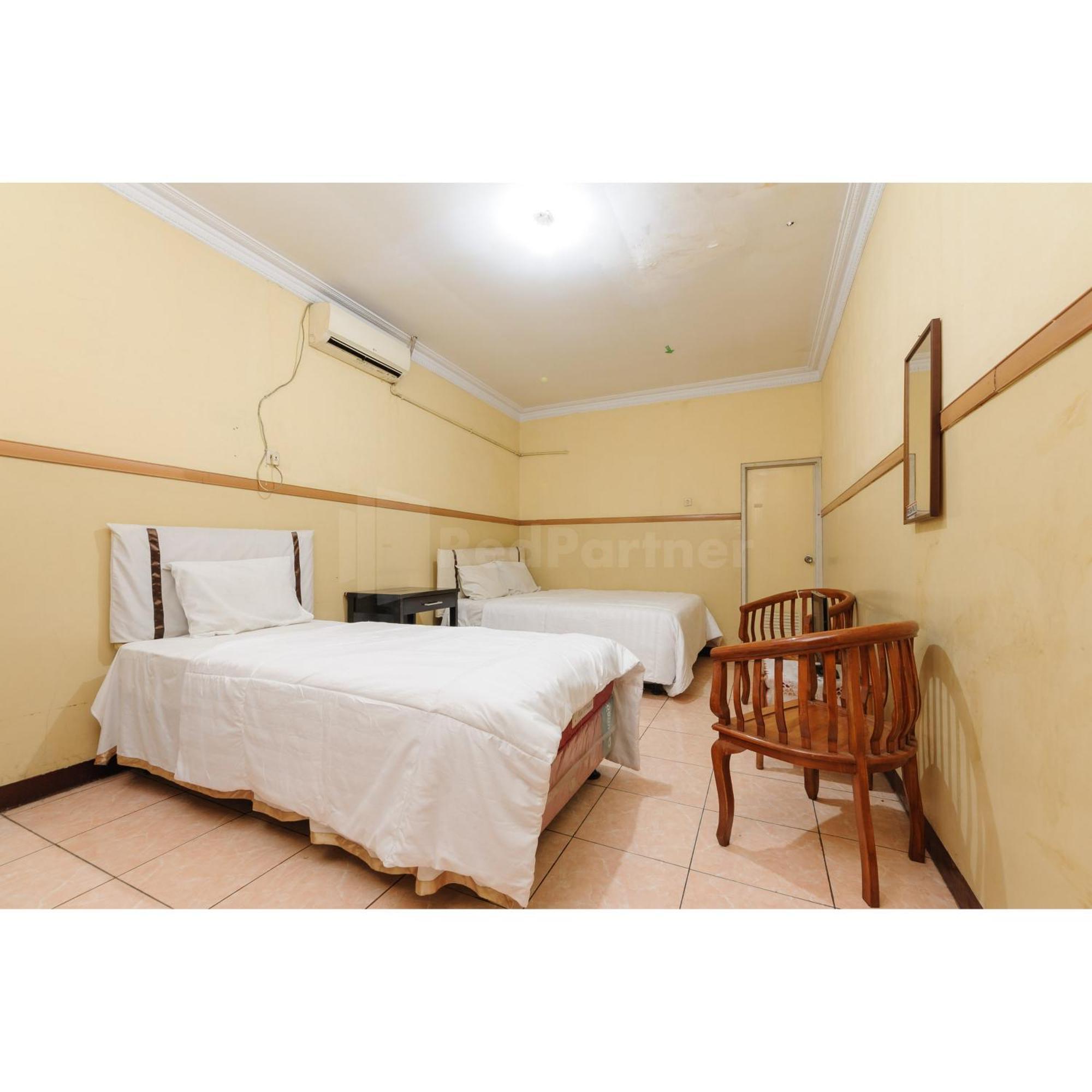 Hotel Al Hakim Syariah Redpartner Bekasi Luaran gambar