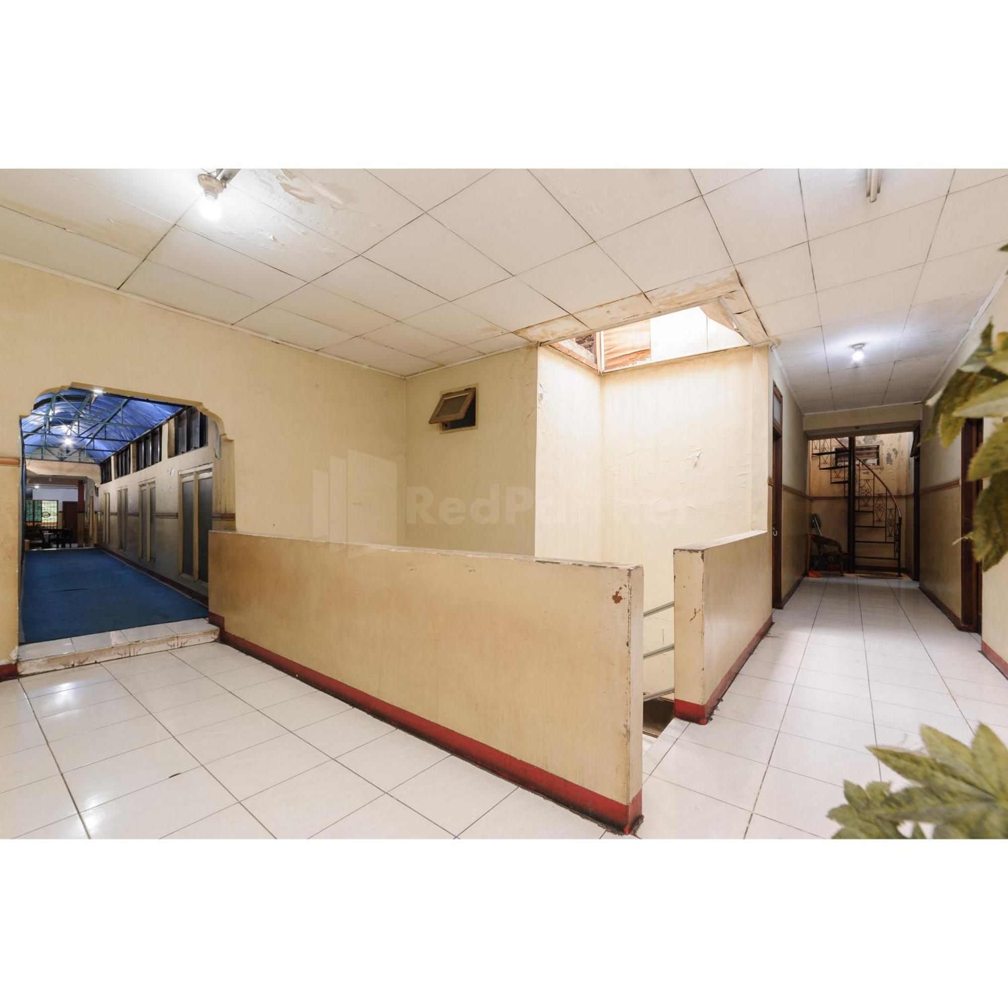Hotel Al Hakim Syariah Redpartner Bekasi Luaran gambar