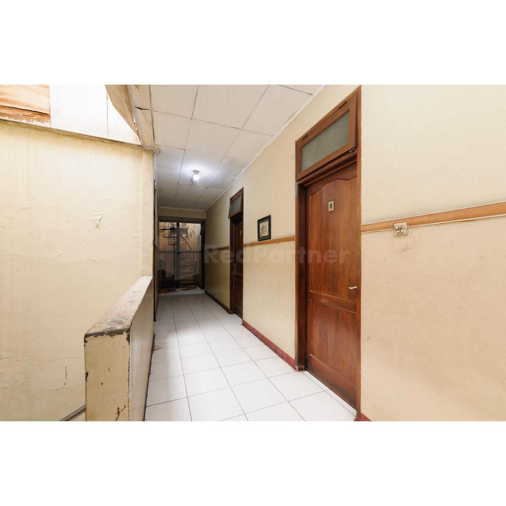 Hotel Al Hakim Syariah Redpartner Bekasi Luaran gambar